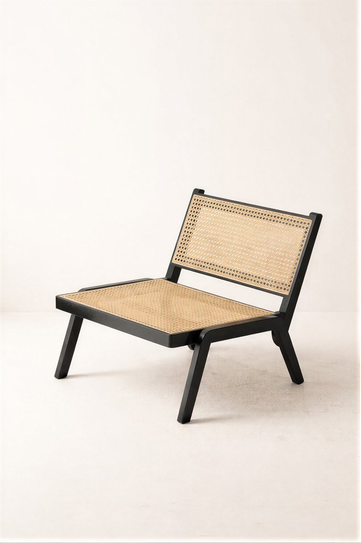 Loom Black lounge chair