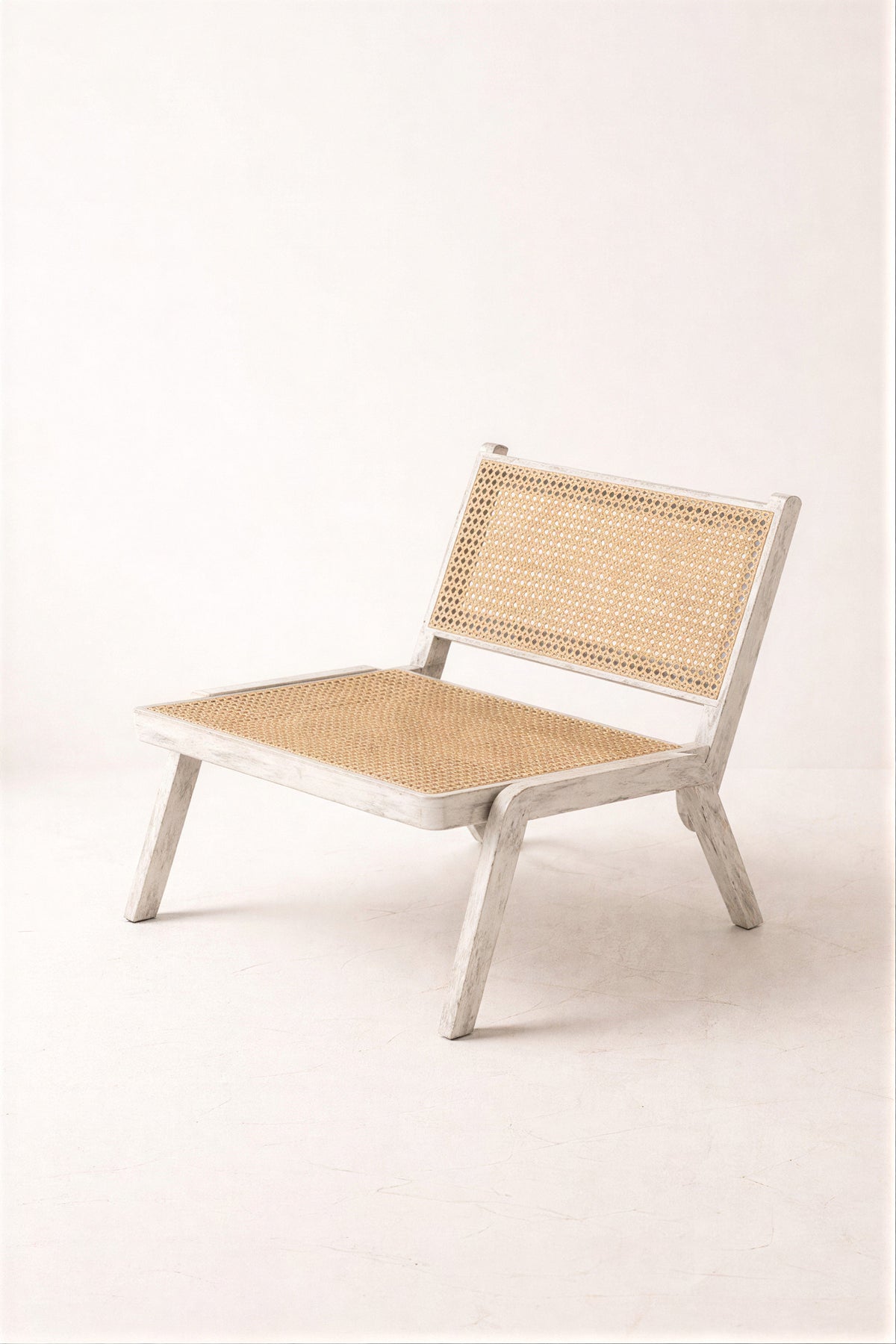 Loom White lounge chair