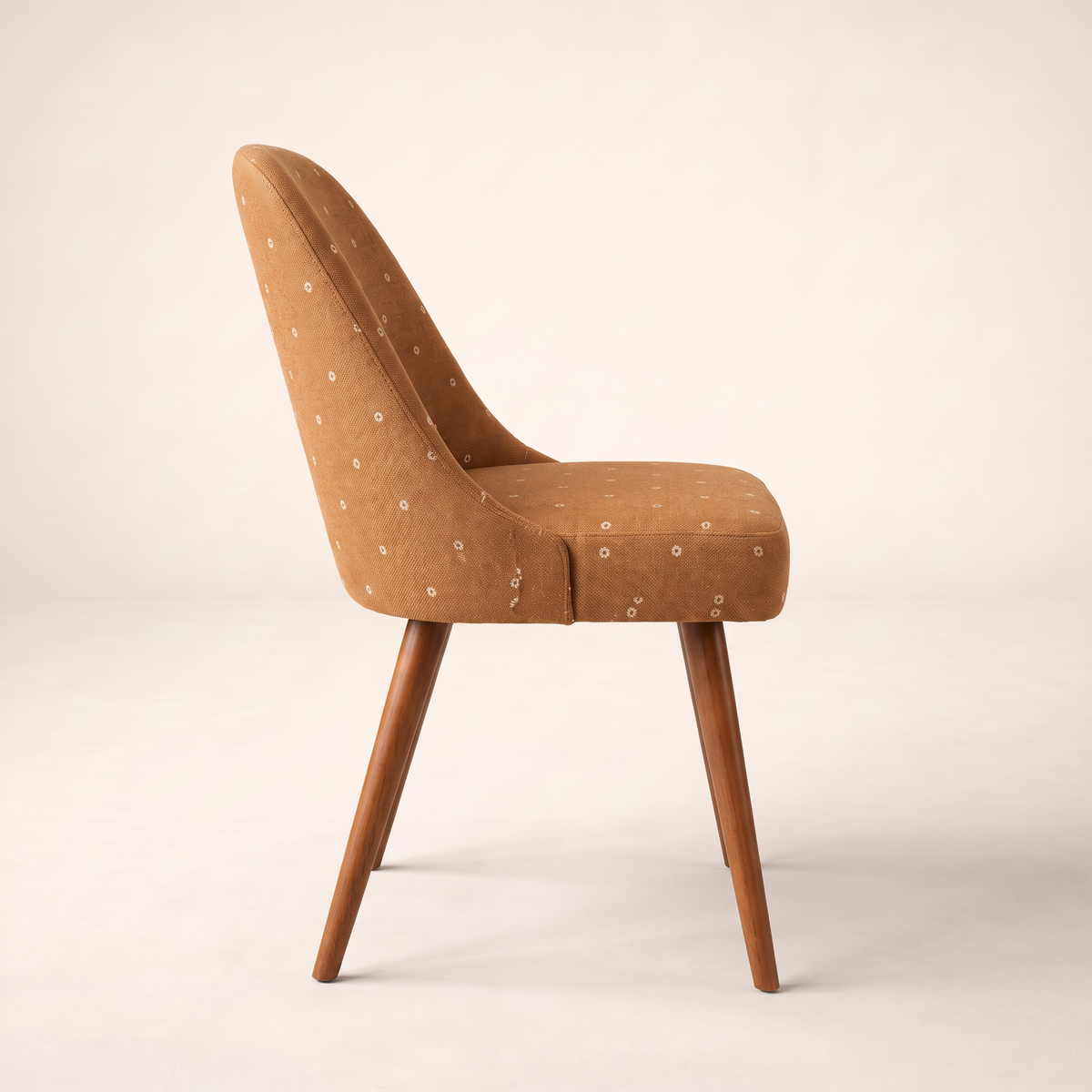 Chair 402 dining chair in caramel dotted upholstery with tapered wooden legs, side profile