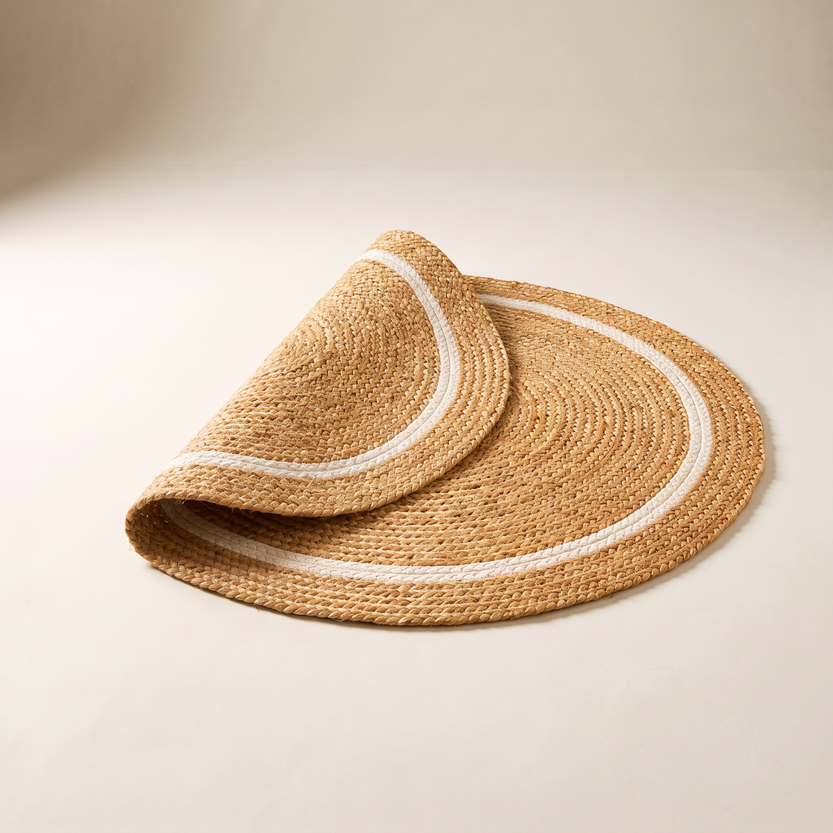 Disc Jute Round with its edge folded back to show the braided underside