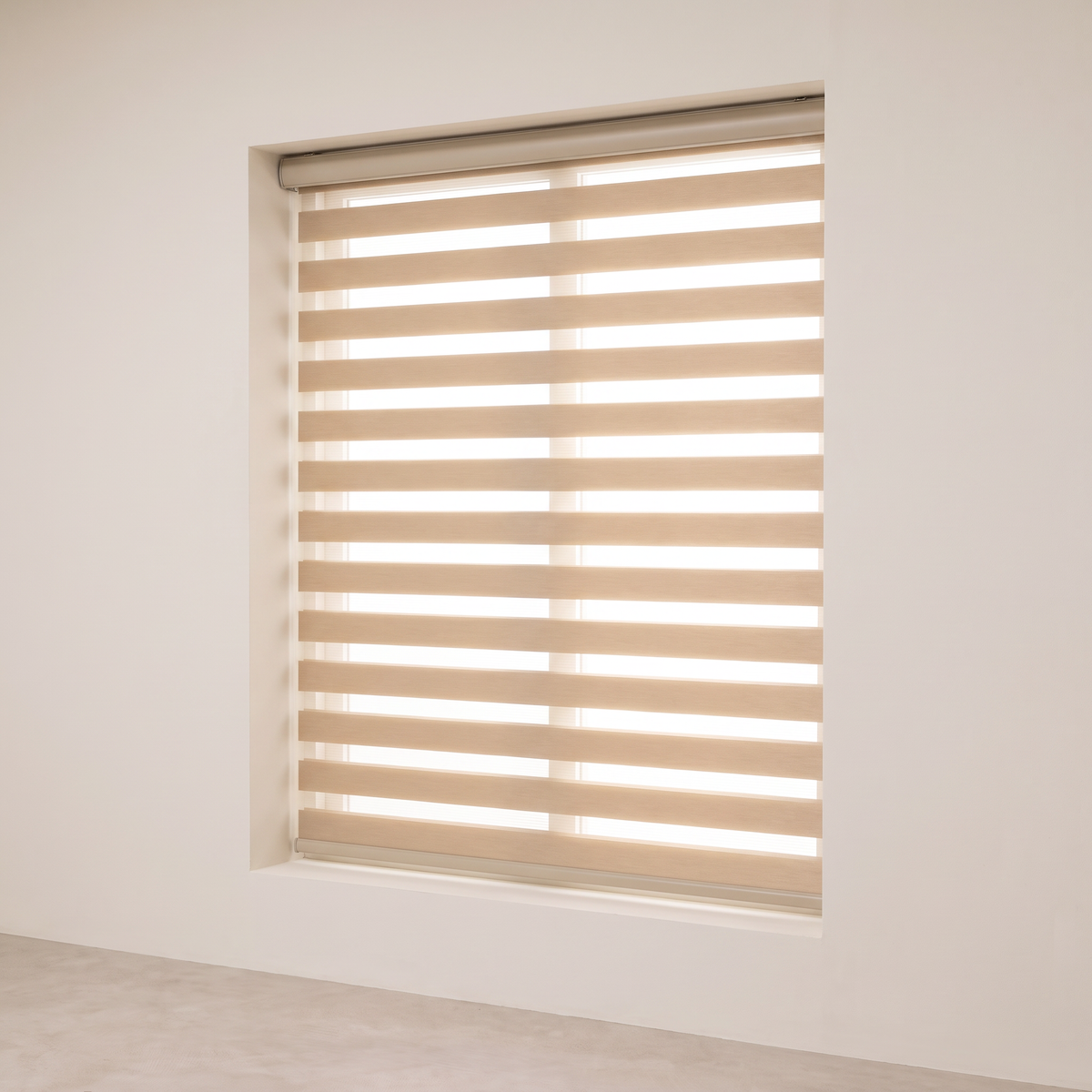 Duo Day-Night roller blind with alternating sand-beige sheer and solid bands in a slim aluminium cassette, front three-quarter view