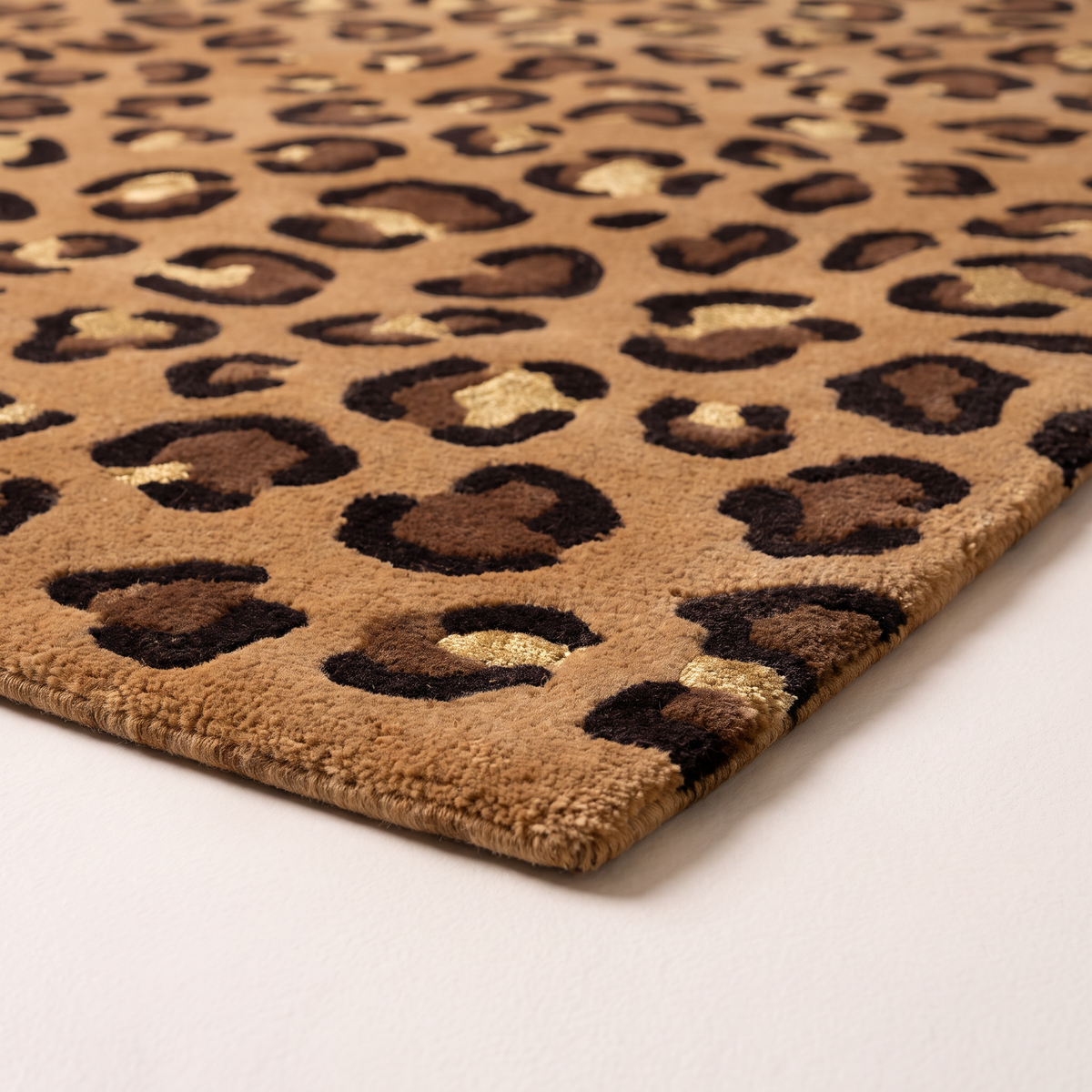 Rosette Leopard Rug corner close-up showing cut wool pile and viscose rosette centres