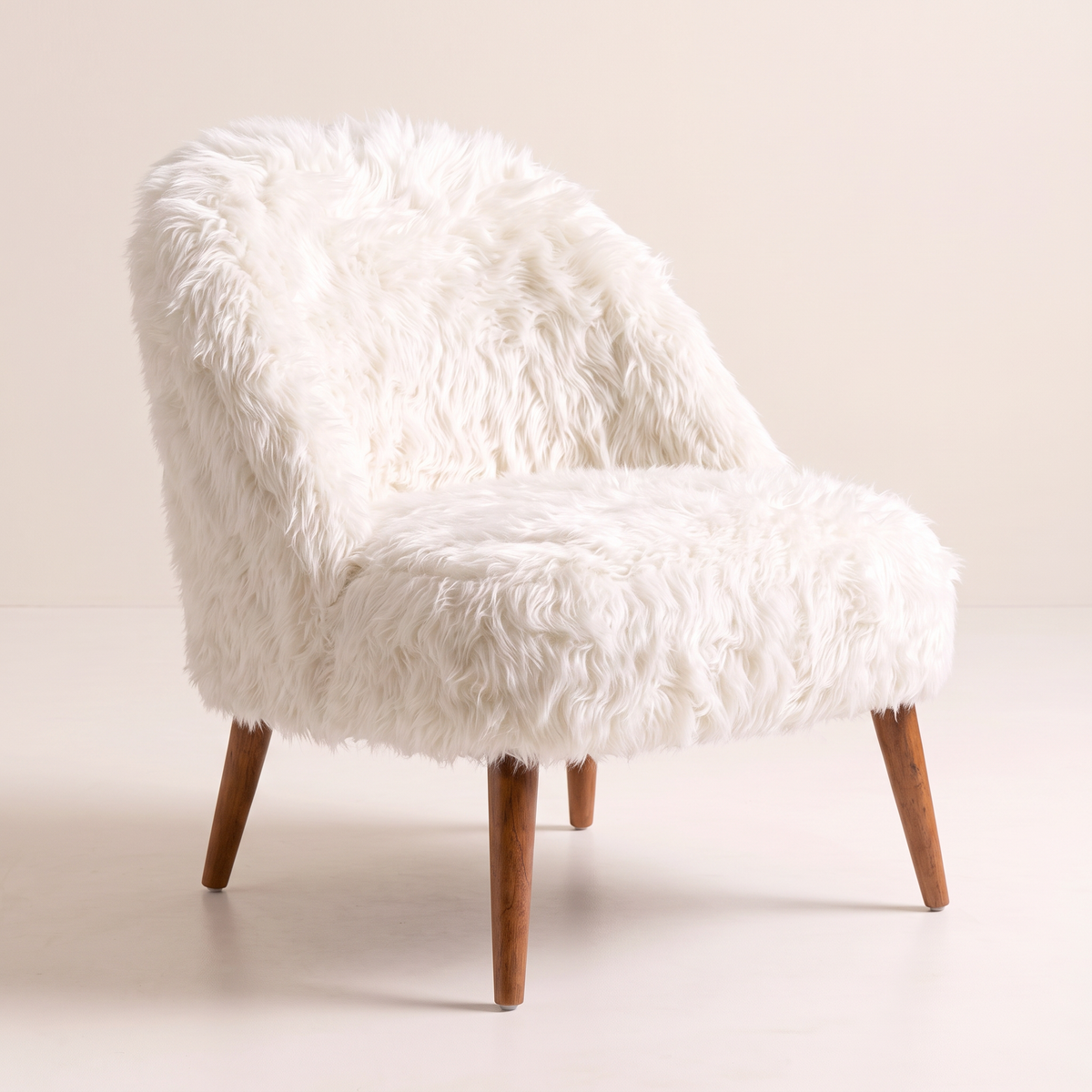 Soft Cloud lounge chair, opposite front three-quarter view